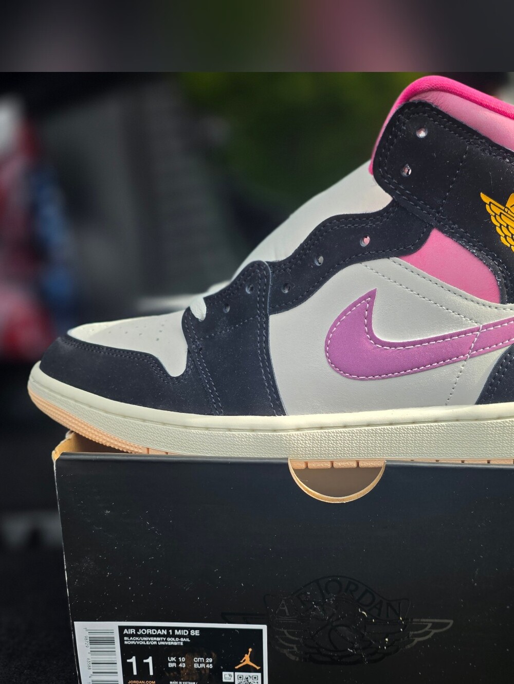 Jordan 1 Mid SE Men's Pink/Black Casual Sneaker